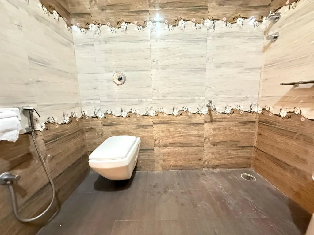 Modern bathroom with wood-pattern wall tiles at Trip Chikmagalur Resort P2